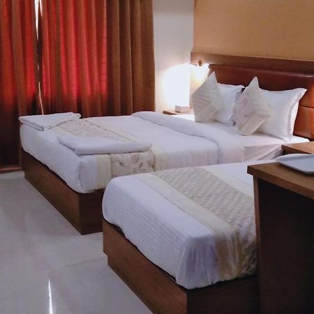 Hotel Crystal Luxury Inn- Bandra Mumbai Exterior foto